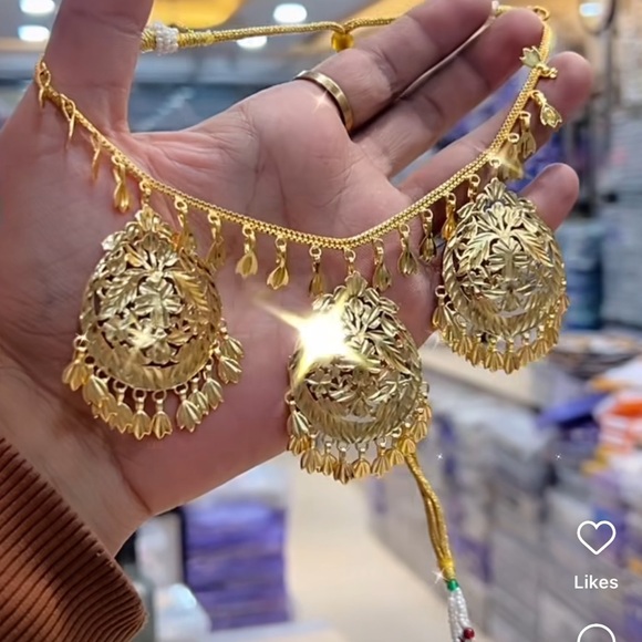 Neck - Picture 3 of 3